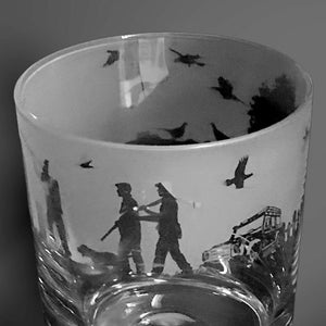 SHOOTING WHISKY GLASS |  30cl Glass Whisky Tumbler with Pheasant Shoot Frieze Design