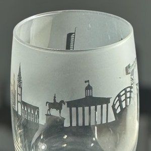 GLASGOW GLASS GIFT | 36cl Stemless Wine / Water Glass with Glasgow City Skyline Frieze Design
