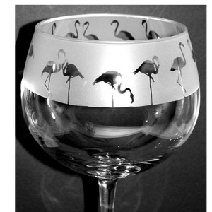 FLAMINGO GIN GLASS 70cl Glass Gin Balloon with Flamingo Frieze Design