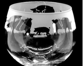 PIG GIN GLASS 70cl Glass Gin Balloon with Pig Frieze Design