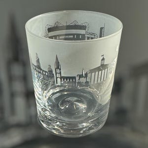 GLASGOW SKYLINE GLASS | 30cl Glass Whisky Tumbler with Glasgow Skyline Frieze Design