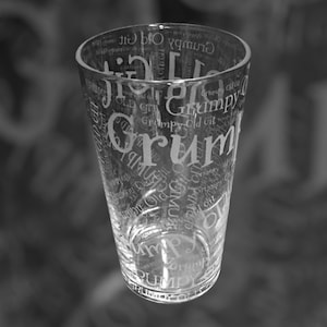 GRUMPY OLD GIT | 57cl Pint Glass with Grumpy Old Git design | Men&#39;s Beer Glass Gift | Beer Gift for Men | Grumpy Old Man Gift