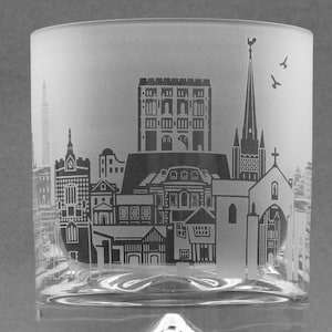 NORWICH SKYLINE GLASS | 30cl Glass Whisky Tumbler with Norwich Skyline Frieze Design