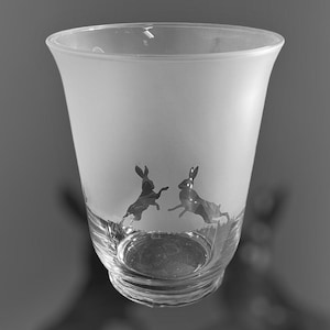 HAREVAS | 18 cm klar, utsvängd glasvas eller ljusstake med harfrisdesign