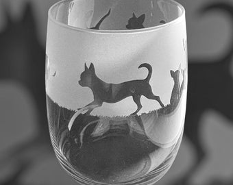CHIHUAHUA GLASS | 36cl Stemless Wine / Water Glass with Smooth Coat Chihuahua Frieze Design