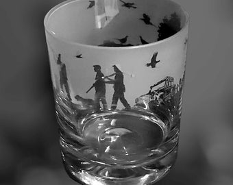 SHOOTING WHISKY GLASS |  30cl Glass Whisky Tumbler with Pheasant Shoot Frieze Design