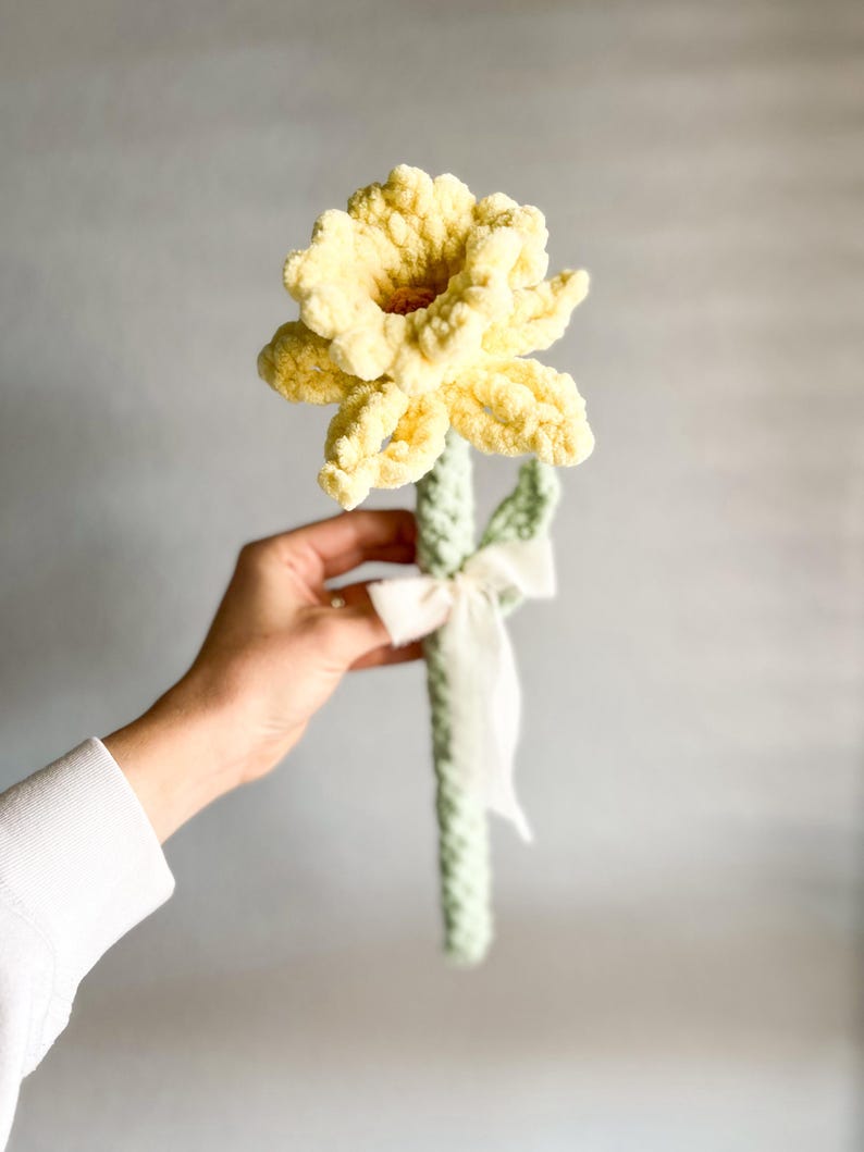 Crochet Daffodil Flower Pattern: No-Sew Floral Design (Digital Download) image 3