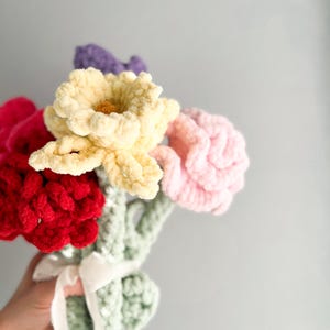 Crochet Daffodil Flower Pattern: No-Sew Floral Design (Digital Download) image 2