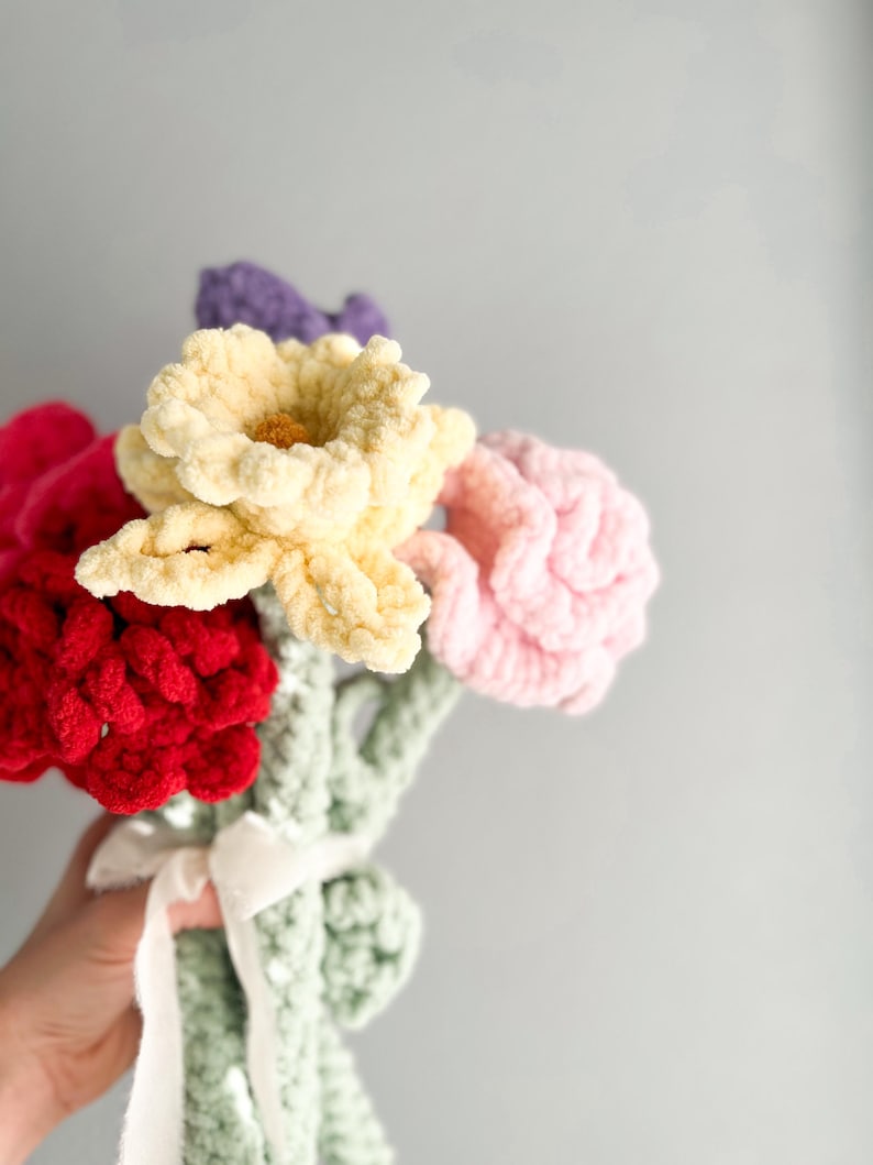 Crochet Daffodil Flower Pattern: No-Sew Floral Design (Digital Download) image 2