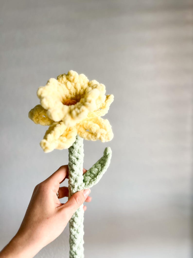 Crochet Daffodil Flower Pattern: No-Sew Floral Design (Digital Download) image 5