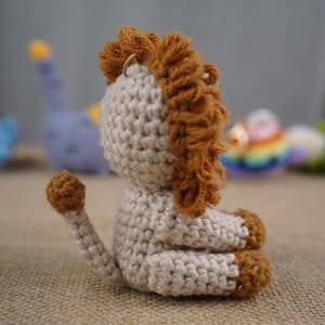 Lion Crochet Kit for DIY Beginners, Amigurumi Keychain, Craft Gift image 4