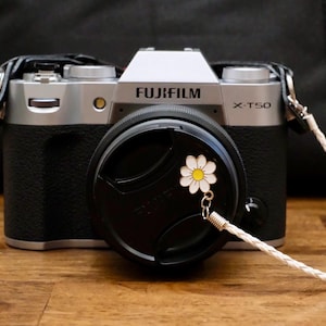 White Flower Camera Lens Cap Keeper, Holder, Camera Lens Cap Leash, Leica, Fujifilm, Nikon, Canon, Lens accessory, DSLR, Cute