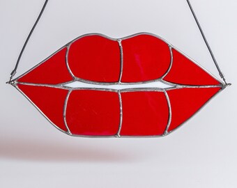 Stained glass window hanger mouth