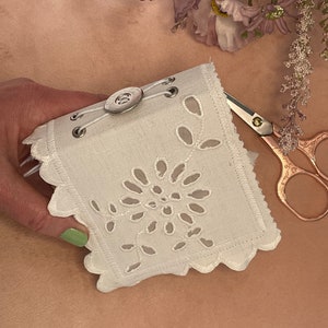 Junk journal « White, White, White  ». Un mini junk journal mais qui a tout d’un grand.