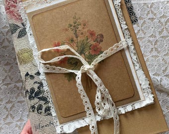 Junk Journal &quot;vintage flower&quot;, old book decorated with fabric and lace. Two pockets to hide small treasures...