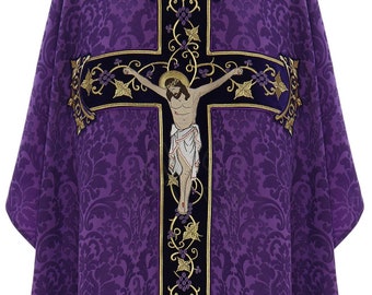 Gotische kazuifel "Kruisiging van Jezus" met bijpassende tafel - gemaakt van paars damast