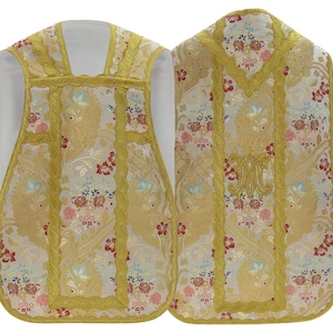 Roman chasuble with matching table, maniple chalice veil and burse - Low Mass set