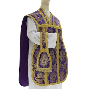 Roman chasuble with matching table, maniple chalice veil and burse - Low Mass set
