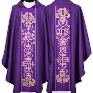 Gothic Chasuble with matching table - all colors