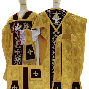 Gold chasuble &quot;St. Philip Neri&quot; with matching stole, maniple, burse and chalice veil
