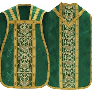 Green Roman chasuble with matching table, maniple chalice veil and burse - Low Mass set