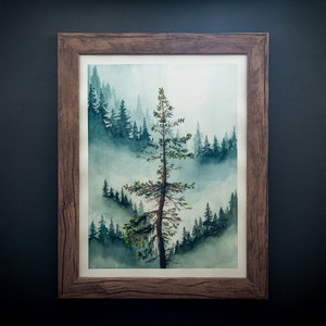 Dipinto ad acquerello originale, 31 x 41 cm (12 x 16 pollici). Paesaggio di foresta nebbiosa con pino dipinto ad acquerello, arte murale originale.