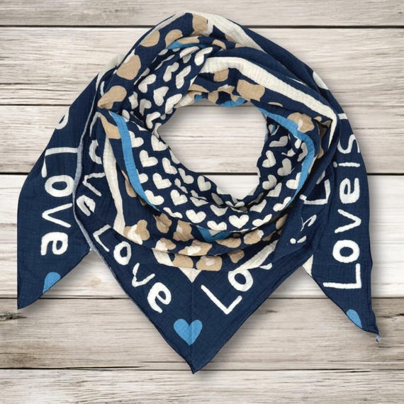 Sciarpa in mussola da donna in cotone triangolare stampa cuore Made in Italy Love is Love sciarpa autunno inverno 195 x 72 cm - Italia Sciarpa in mussola da donna in cotone triangolare stampa cuore Made in Italy Love is Love sciarpa autunno inverno 195 x 72 cm - Italia