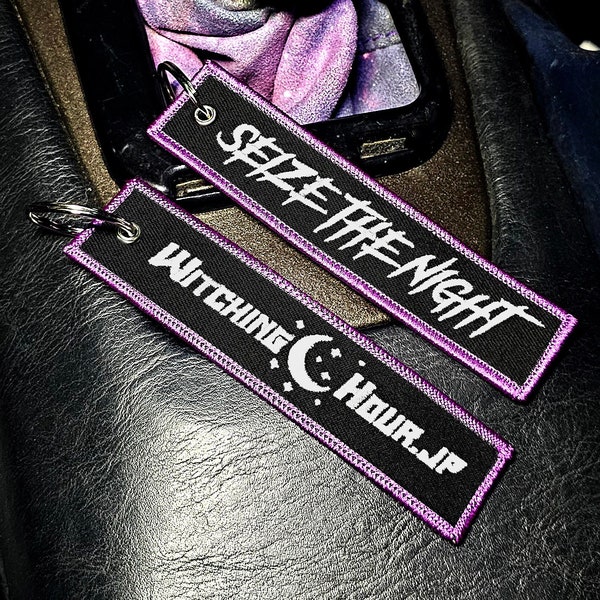 Porte-clés Seize The Night pour voiture, porte-clés JDM violet, accessoire auto nocturne, style gothique sombre, cadeau personnalisé, design unique, tendance