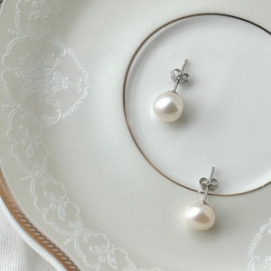 Baroque Pearl stud earrings, white baroque pearl earrings, Bridesmaid gift, Wedding, Sterling silver, Bridal earrings