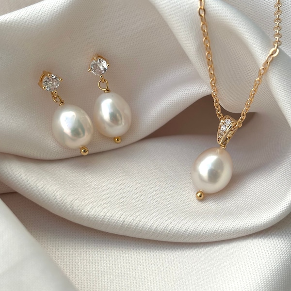 Pearl bridal jewellery set, Gold diamond and pearl necklace, dainty Freshwater pearl necklace with cable chain, bridal necklace, wedding