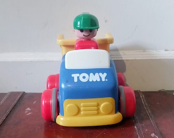 Caminhão basculante de plástico Tomy Push N Go vintage 1991 com homem