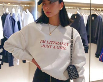 Sudadera "Literalmente solo soy una chica" - Sudadera divertida y viral de TikTok, sudadera suave de cuello redondo para chicas, sudadera con estética de chica triste, regalo inspirado en Tumblr