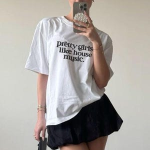 Pretty Girls Like House Music T-Shirt – Trendy Club Tee, Rave Aesthetic Shirt, Music Lover Gift, Bachelorette Party Top, Festival Outfit