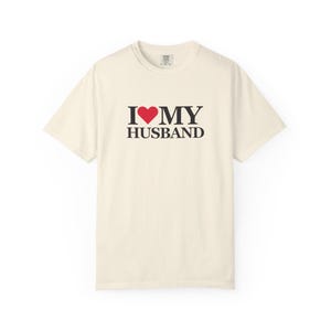 Camiseta "Amo a mi esposo" - Camiseta para recién casados / Top de aniversario / Conjunto para la luna de miel / Camiseta para la mañana de la boda imagen 6