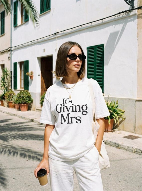 Its Giving Mrs Tshirt, Funny Bride Tee, Bachelorette Party Shirt, Bride Era Top