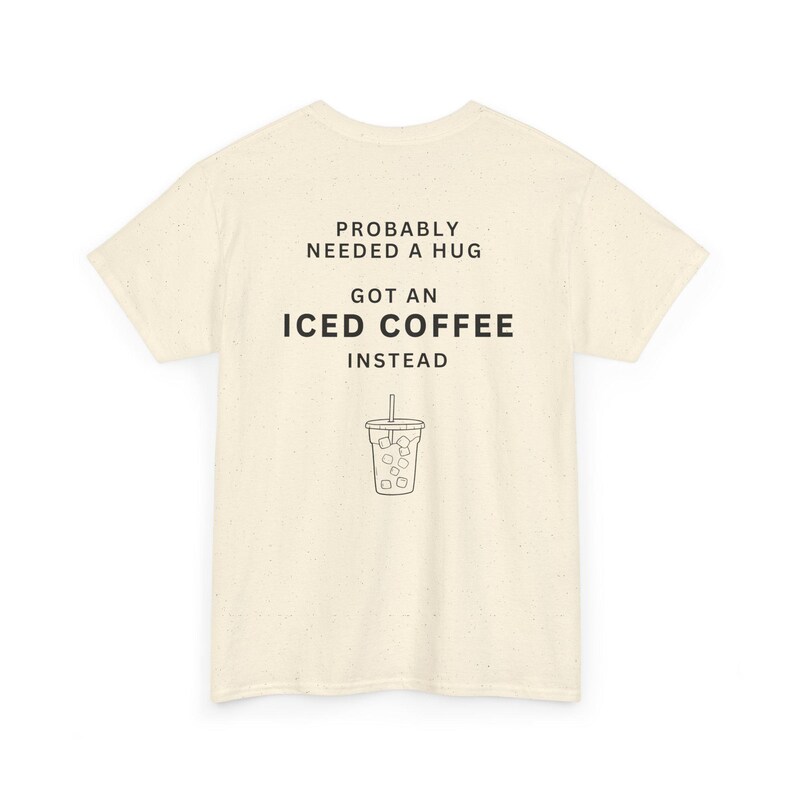 多分ハグが必要 アイスコーヒーTシャツ - 面白いコーヒー好きのコットンシャツ、TikTokで話題のTシャツ 画像 5