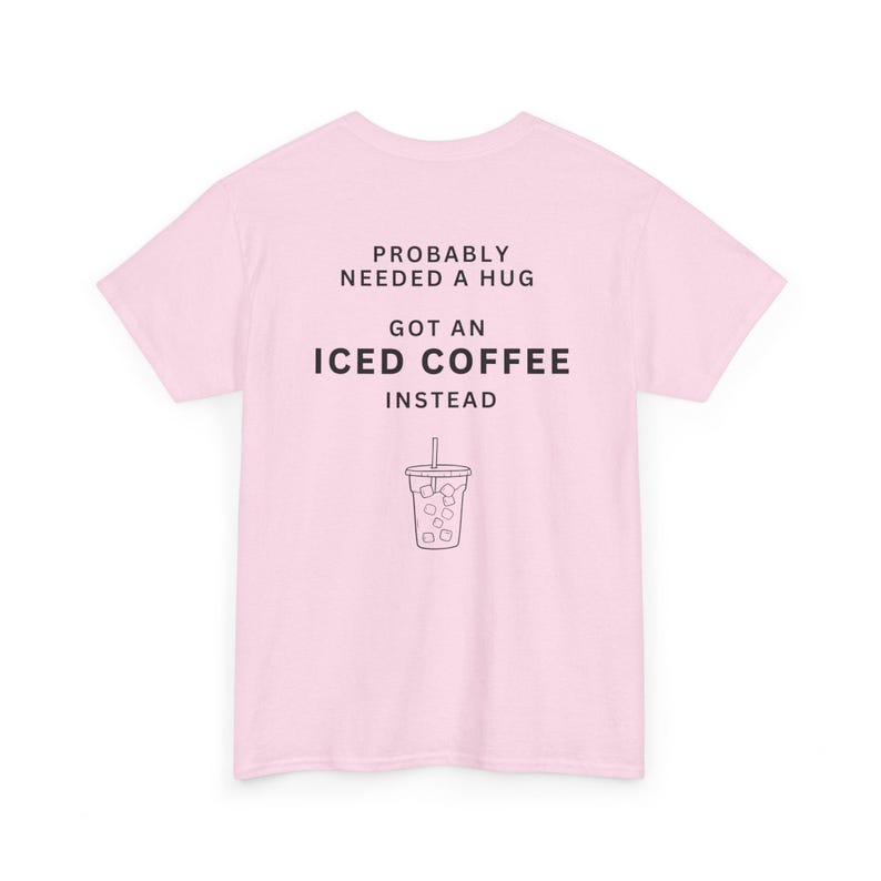 多分ハグが必要 アイスコーヒーTシャツ - 面白いコーヒー好きのコットンシャツ、TikTokで話題のTシャツ 画像 7