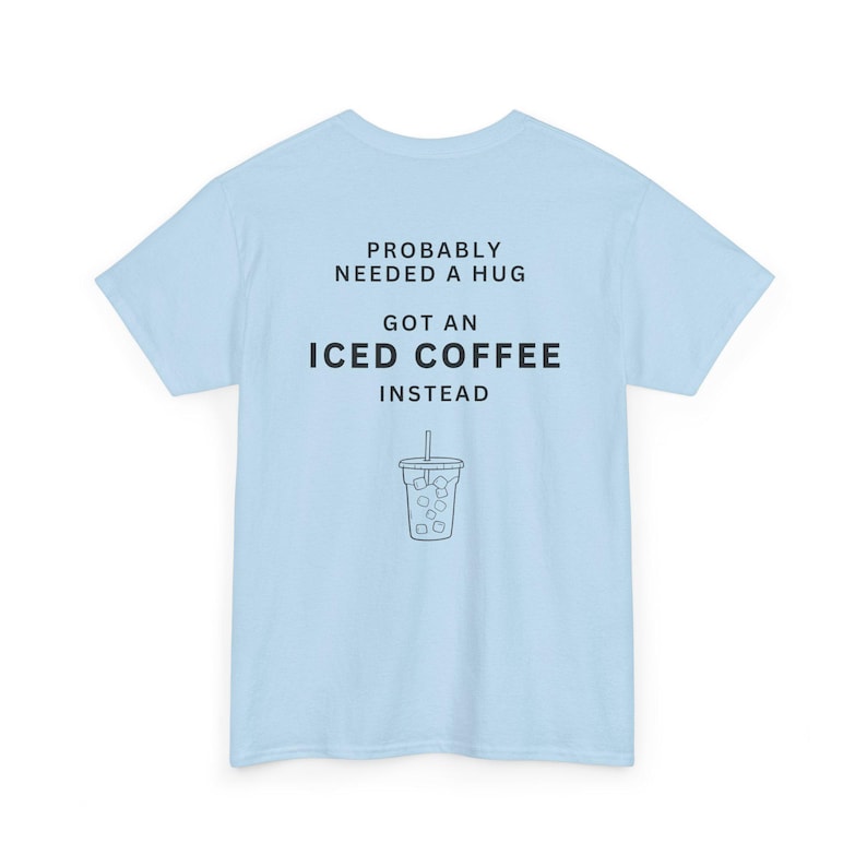 多分ハグが必要 アイスコーヒーTシャツ - 面白いコーヒー好きのコットンシャツ、TikTokで話題のTシャツ 画像 6
