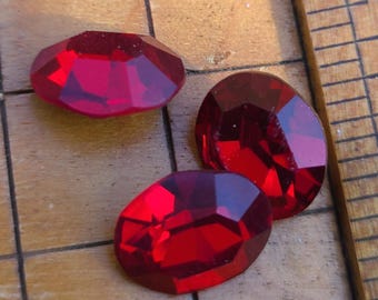 VINTAGE Swarovski Art 286, 10mm x 12mm, Oval Crystal, foiled SIAM dark, gold foiled back; Special, RARE Red, 2 pieces, made Austria pre 1969