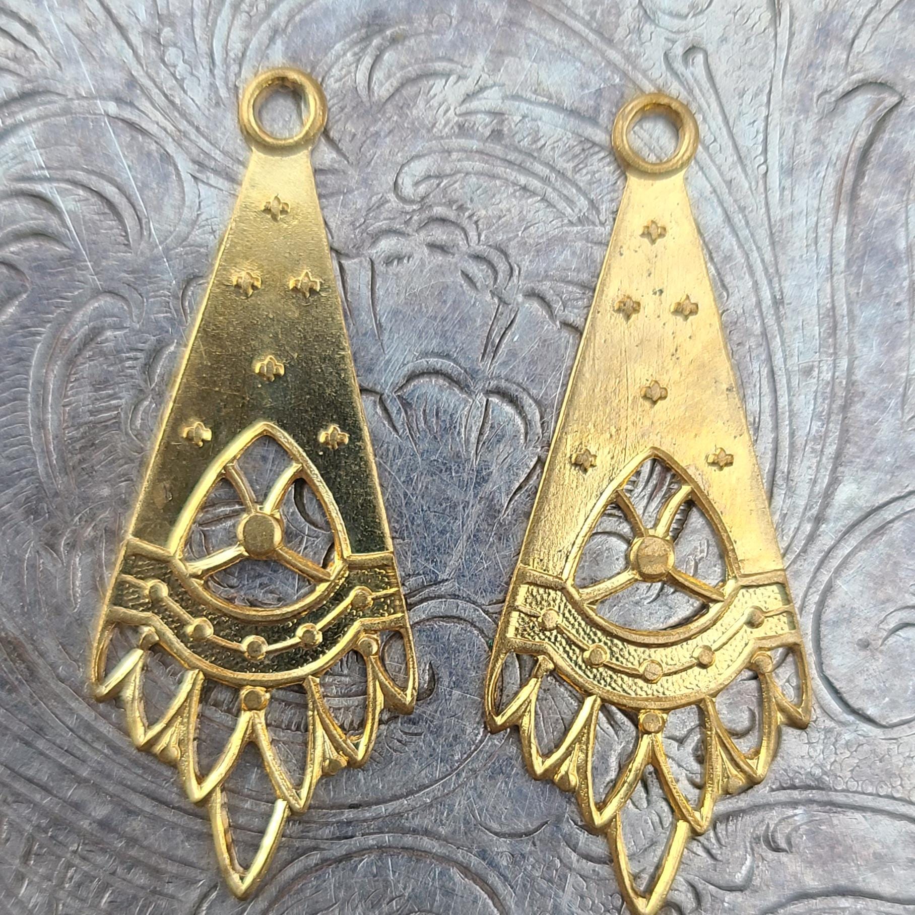 Ornate Triangle, Gold Plated Charm -  Connector, Geometric Charm ~ Earring connector, ornate India design, 4 pcs, 35mm x 13mm CHP110