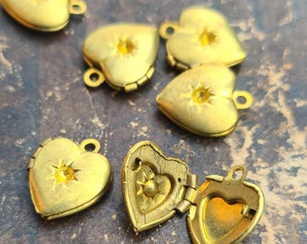 Sweet and Petite Vintage Brass Heart Locket - Victorian Style, DIY Rhinestone Center, Frame Inset Center, design with heart, .5" LOCK118