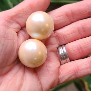 RESTOCKED Huge Vintage Glass Pearls - Japanese Imitation Pearl Beads - 24mm - Vintage Beads - High Gloss Cream Pearl, 4 beads VJP106