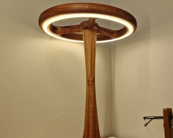 Lampada da comodino in legno Sapele realizzata a mano in legno con sensore tattile, LED bianco caldo