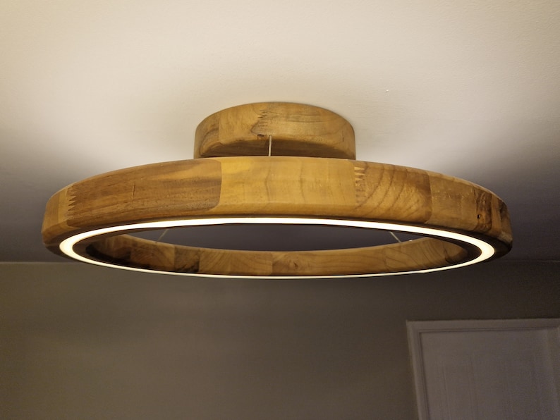 Lampada da soffitto a LED Ivylux realizzata artigianalmente in legno di noce con luce calda dimmerabile immagine 1