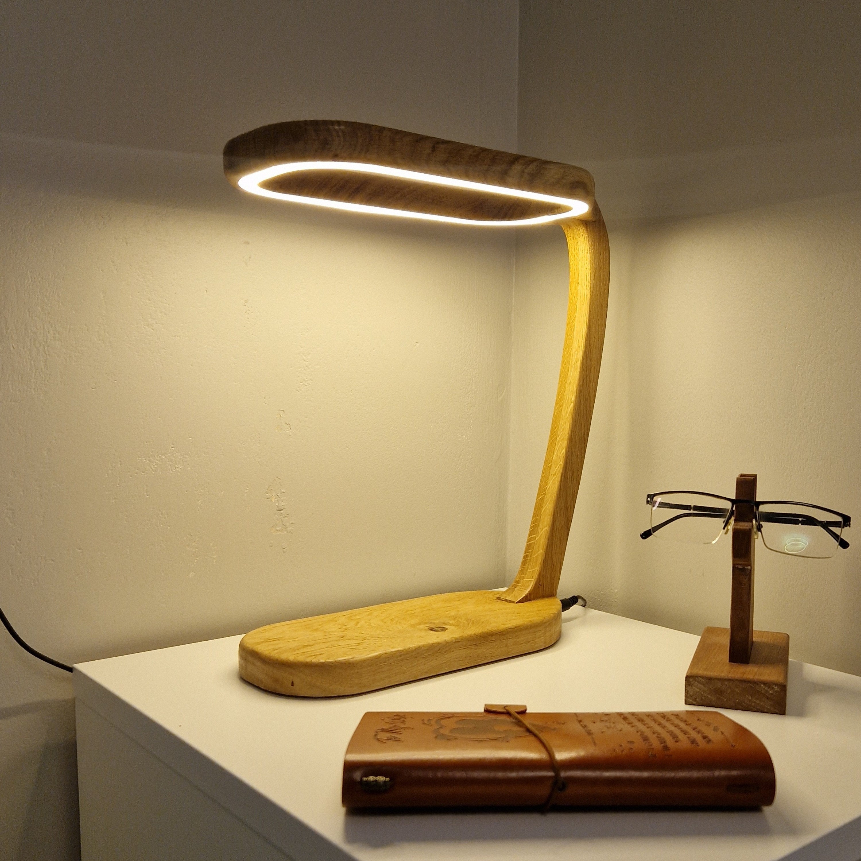 Lamp with charger -  Schweiz