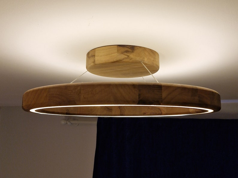 Lampada da soffitto a LED Ivylux realizzata artigianalmente in legno di noce con luce calda dimmerabile immagine 3