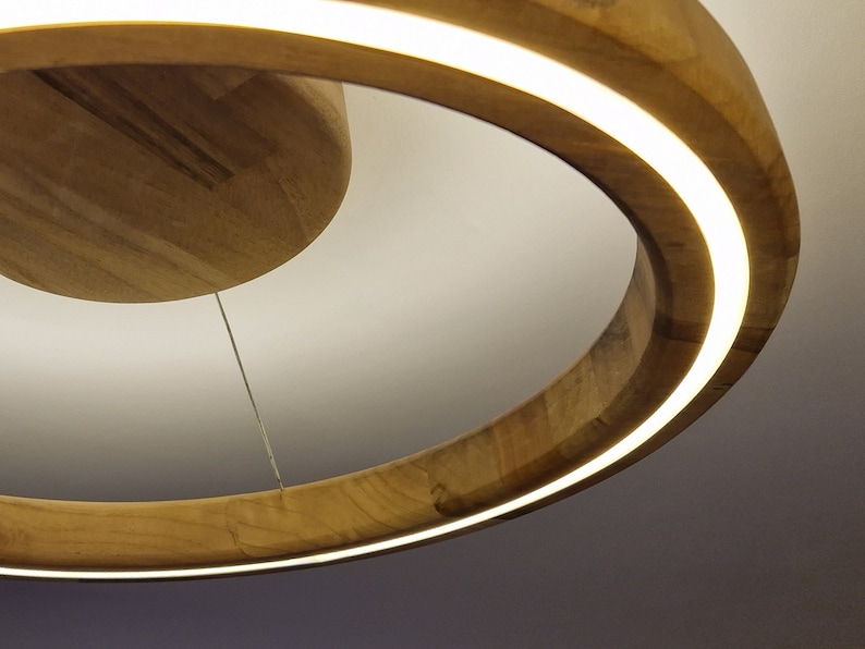 Lampada da soffitto a LED Ivylux realizzata artigianalmente in legno di noce con luce calda dimmerabile immagine 2