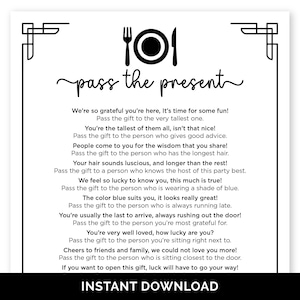 Puede incluir: Tarjeta de juego imprimible en blanco y negro con el texto "pass the present" y un poema. La tarjeta presenta un icono de tenedor, plato y cuchillo, junto con elementos decorativos en las esquinas. Las palabras "INSTANT DOWNLOAD" están en la parte inferior.