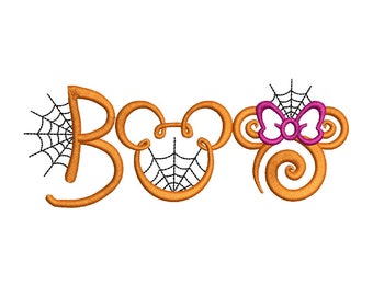 Peut inclure: Le mot "Boo" en orange avec un motif de toile d'araignée. Le "O" est en forme d'oreilles de Mickey Mouse avec une toile d'araignée à l'intérieur. L'oreille droite a un nœud rose.