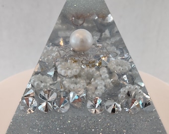 UV Color-Changing Resin Pyramid Pearls & Diamonds Filled Pyramid - Luxury Handmade Decor